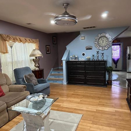 Colorful 3 Bedrooms Twin Home Near Center フィラデルフィア エクステリア 写真
