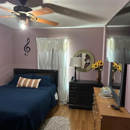 Colorful 3 Bedrooms Twin Home Near Center フィラデルフィア エクステリア 写真