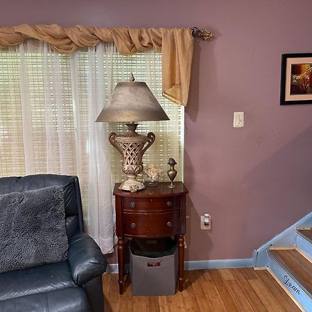 Colorful 3 Bedrooms Twin Home Near Center フィラデルフィア エクステリア 写真